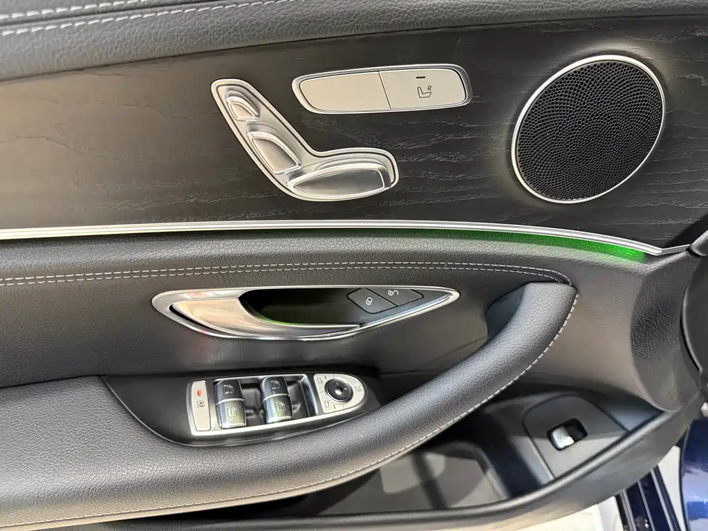 Mercedes-Benz E-Class 2019 — фото 10