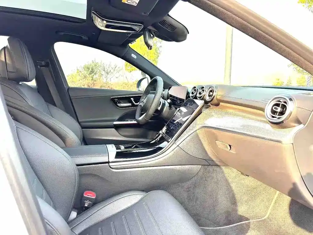 Mercedes-Benz C-Class 2025 — фото 2