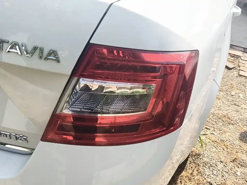 Skoda Octavia 2017 — фото 8