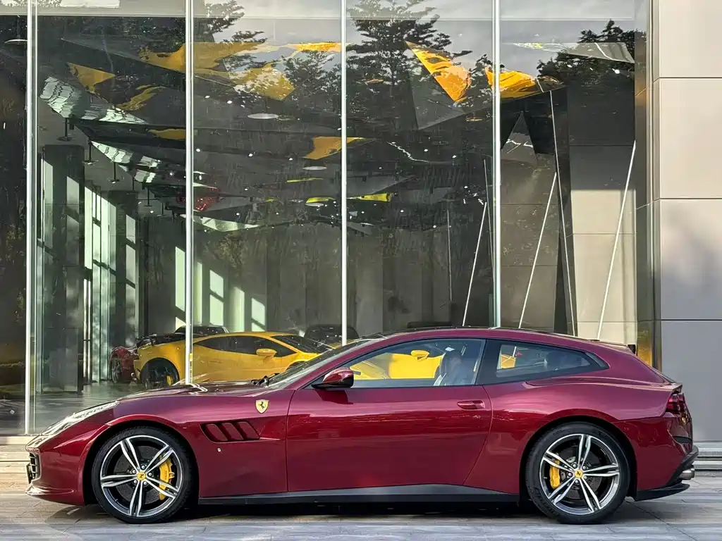 Ferrari GTC4Lusso 2017 — фото 3