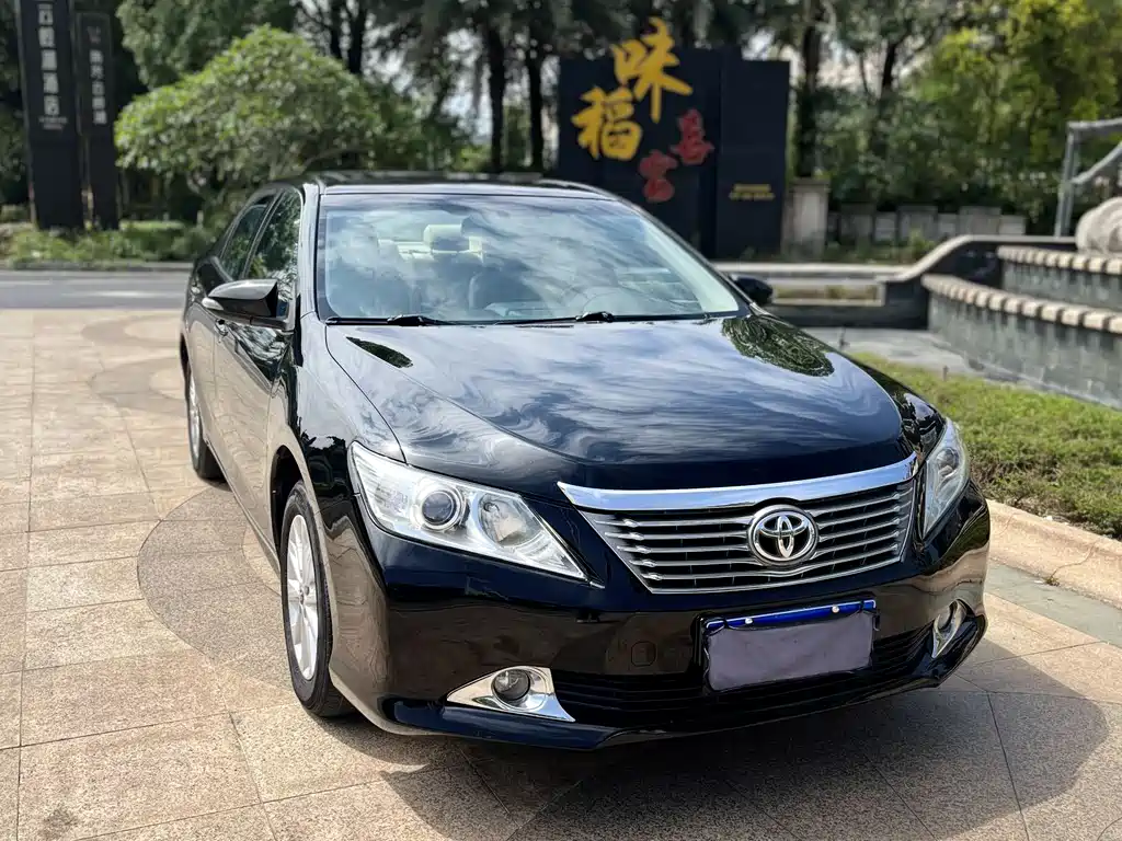Toyota Camry 2014 — фото 3