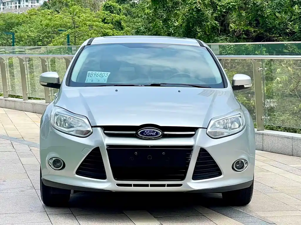 Ford Focus 2012 — фото 2