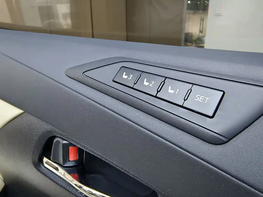 Toyota Alphard 2021 — фото 18