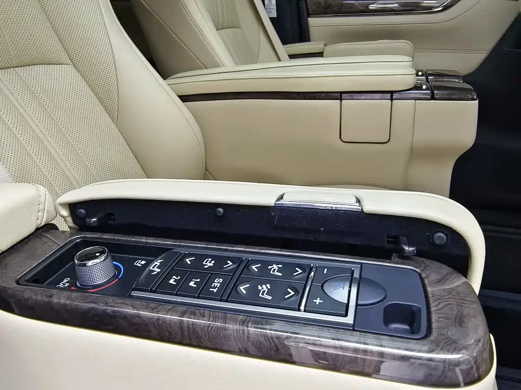 Toyota Alphard 2021 — фото 25