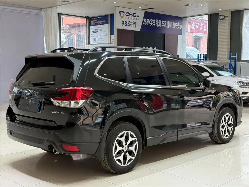 Subaru Forester 2023 — фото 4