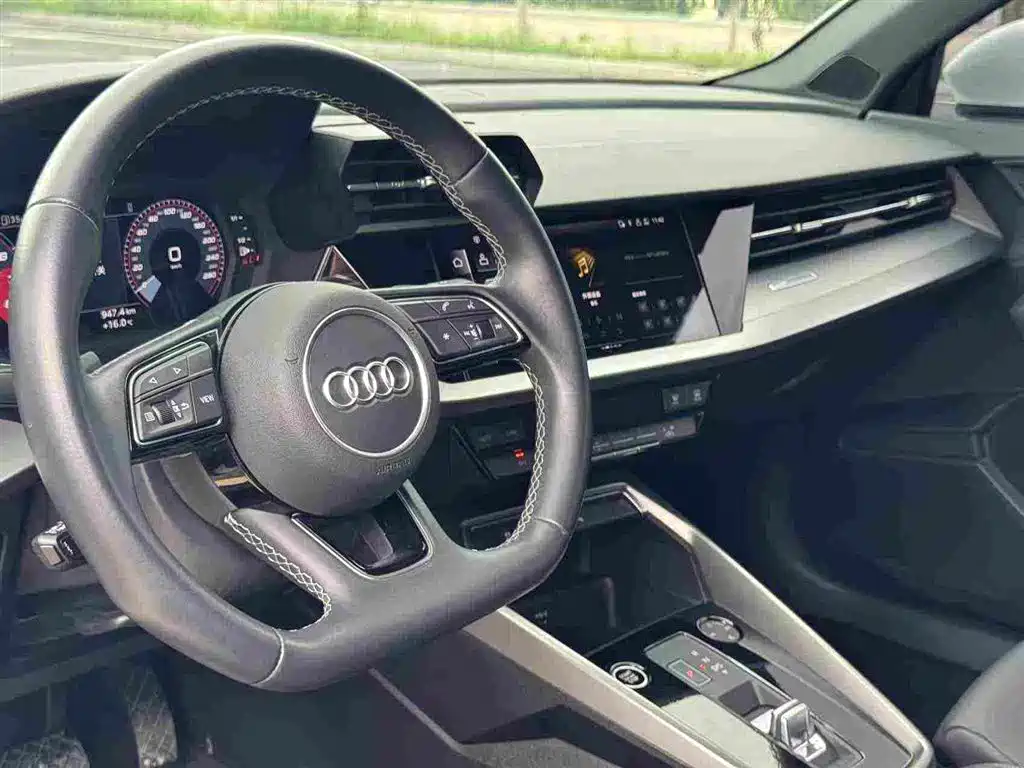 Audi A3 2023 — фото 15