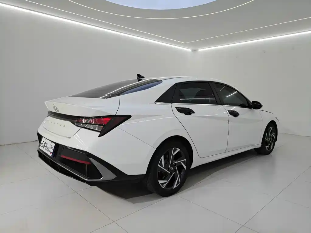 Hyundai Elantra 2024