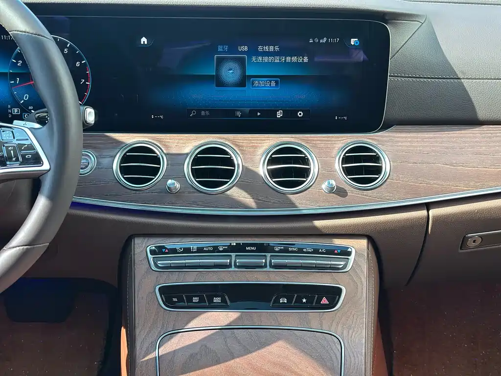 Mercedes-Benz E-Class 2023 — фото 16