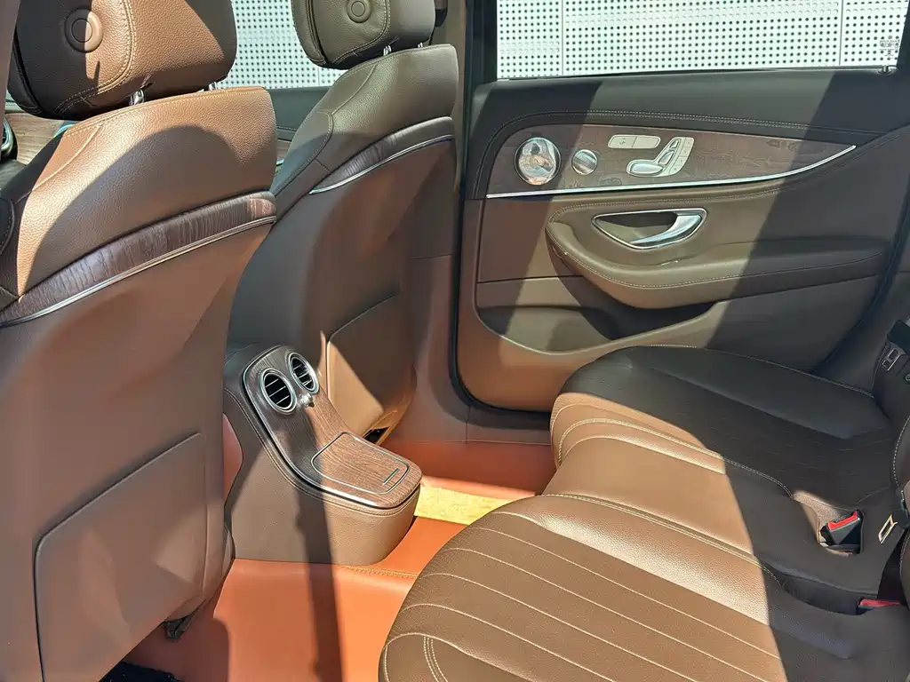 Mercedes-Benz E-Class 2023 — фото 9