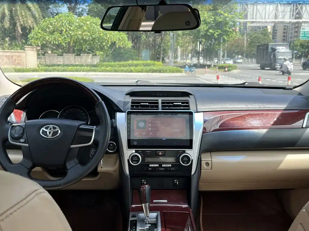 Toyota Camry 2014 — фото 5