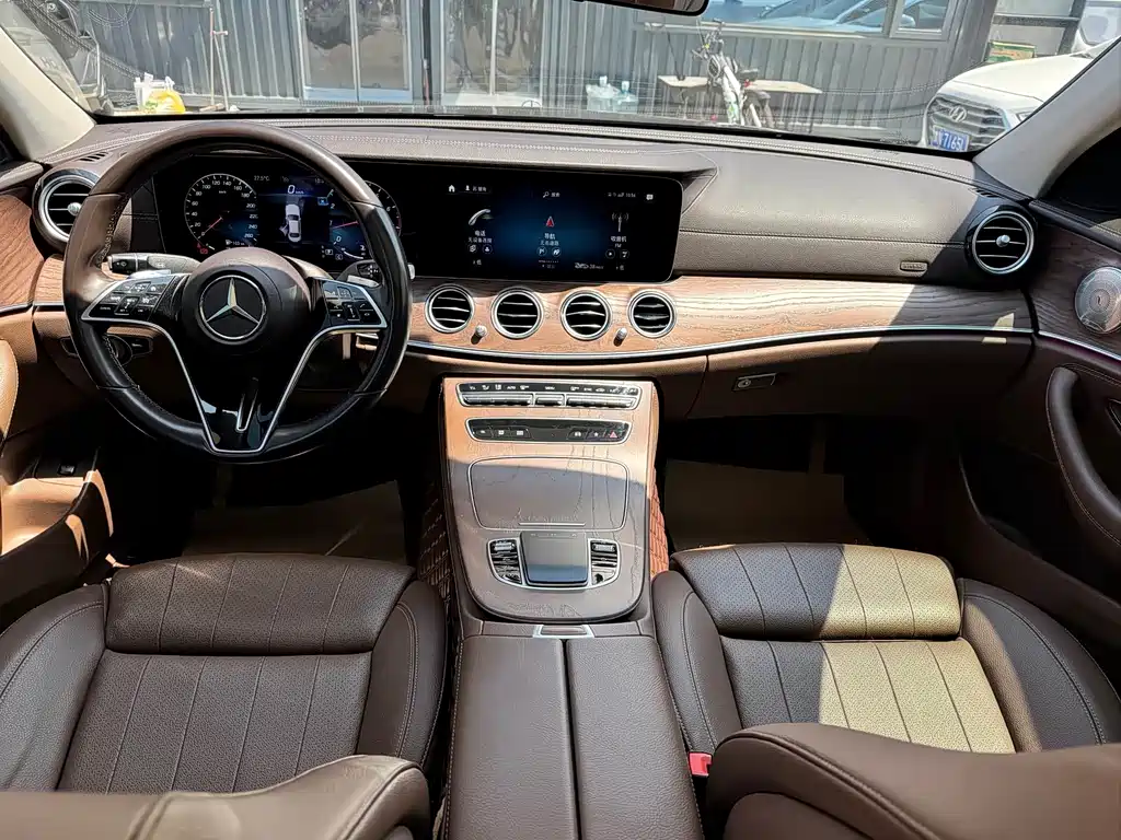 Mercedes-Benz E-Class 2021 — фото 16