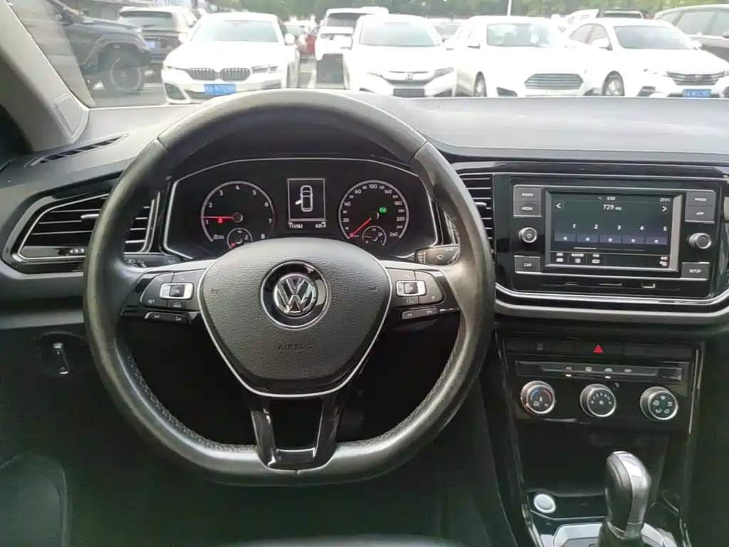 Volkswagen T-Roc 2018 — фото 11