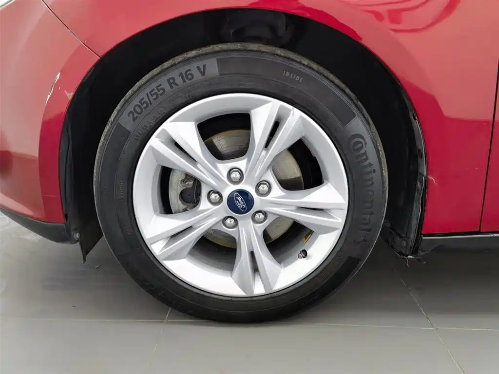 Ford Focus 2014 — фото 17