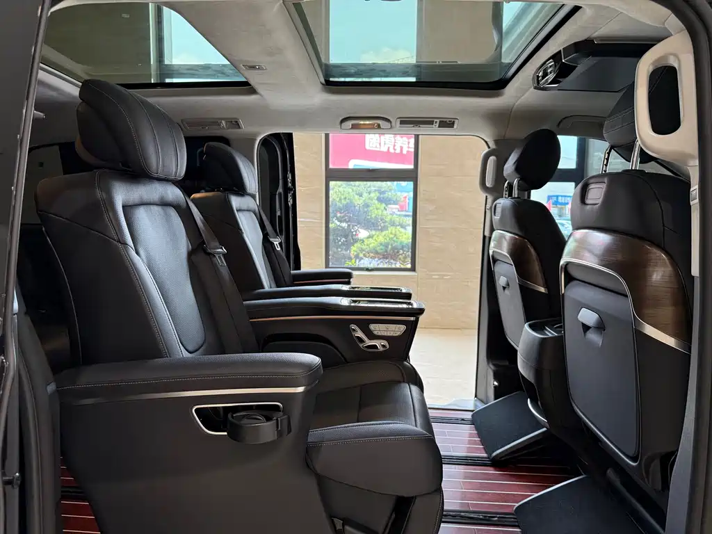 Mercedes-Benz V-Class 2021 — фото 12