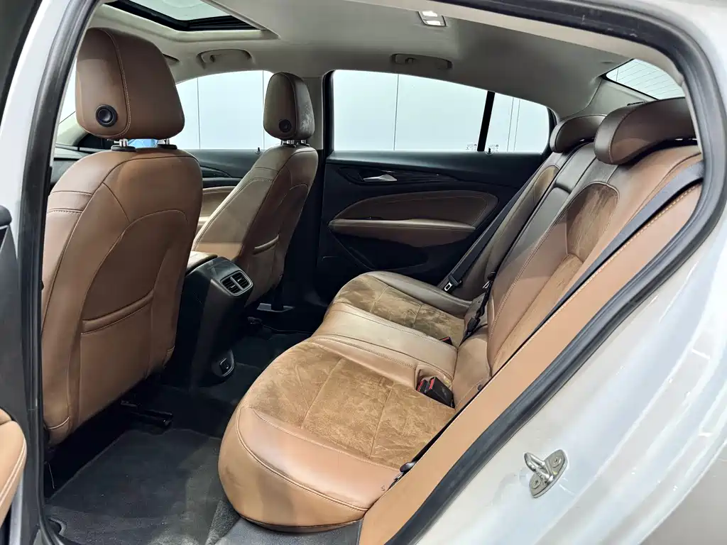 Buick Regal 2018 — фото 11