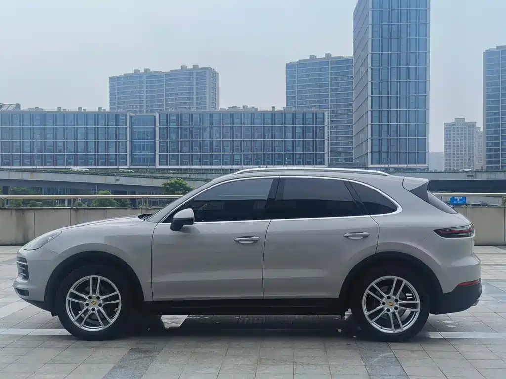Porsche Cayenne 2018 — фото 12