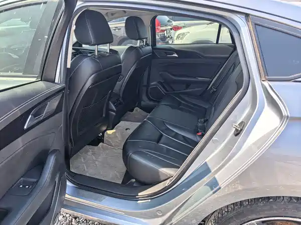 Hongqi H5 2018