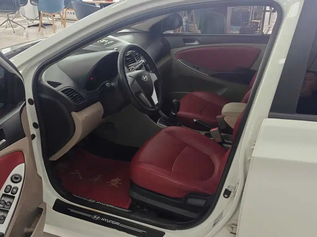 Hyundai Verna 2016 — фото 13