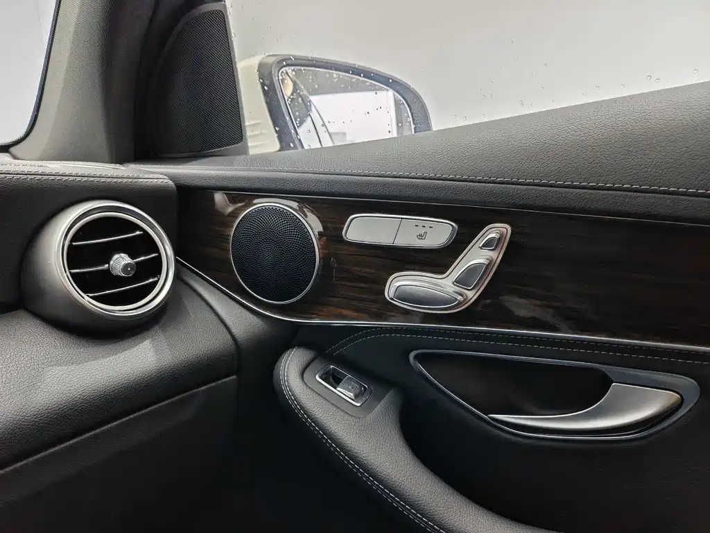 Mercedes-Benz GLC 2016 — фото 16