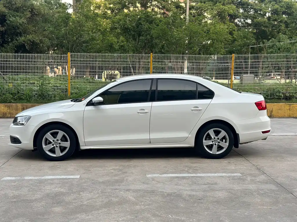 Volkswagen Sagitar 2014