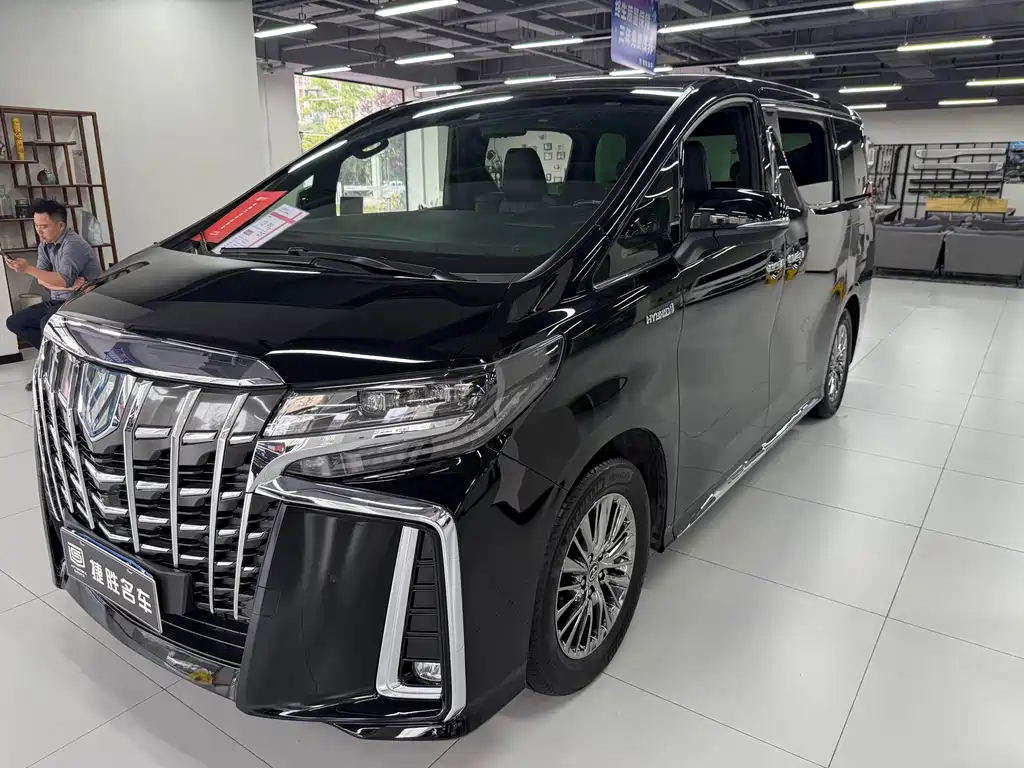 Toyota Alphard 2022 — фото 1