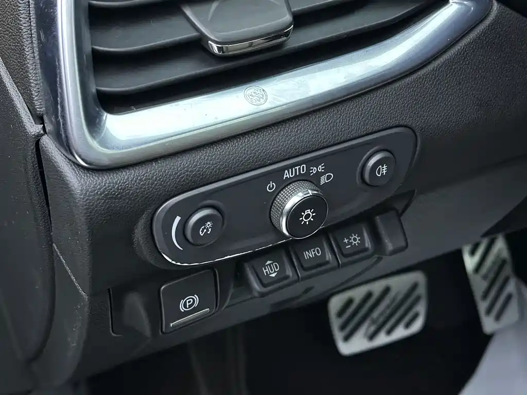 Buick Enclave 2023 — фото 10