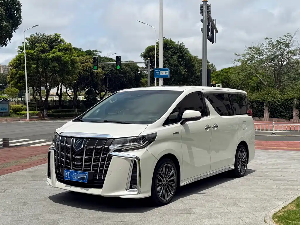 Toyota Alphard 2021 — фото 1
