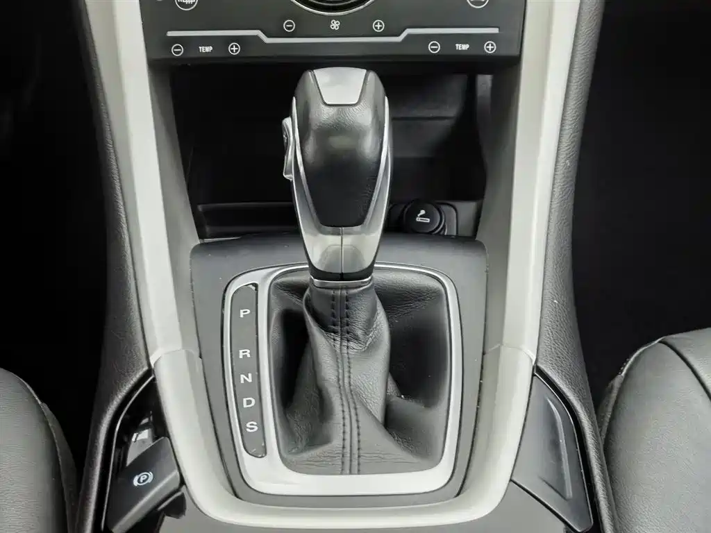 Ford Mondeo 2016 — фото 13
