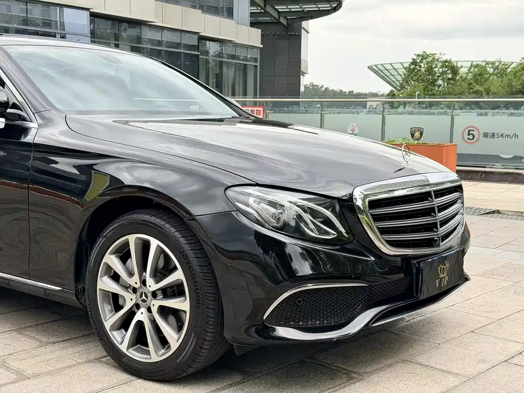 Mercedes-Benz E-Class 2018 — фото 24