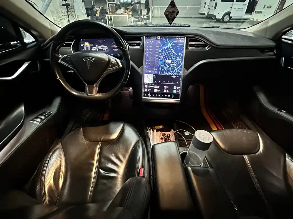 Tesla Model S 2015 — фото 14