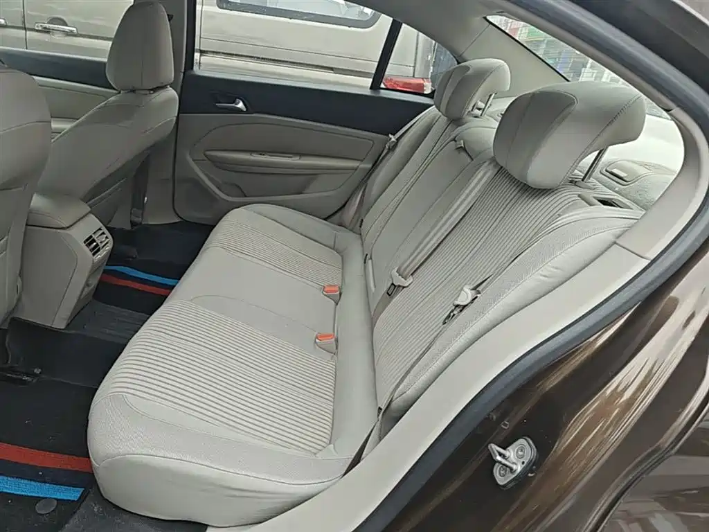Peugeot 408 2015 — фото 17