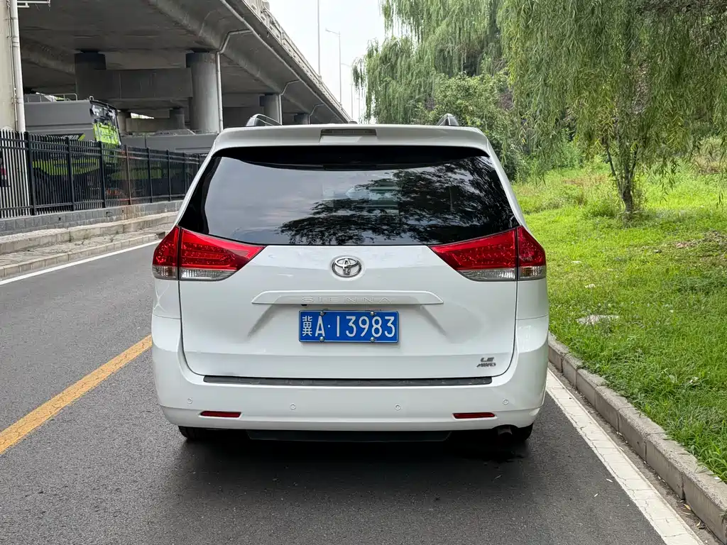 Toyota Sienna 2015
