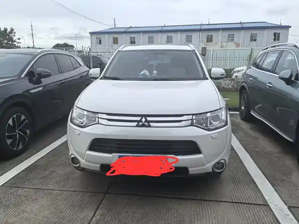 Mitsubishi Outlander 2015