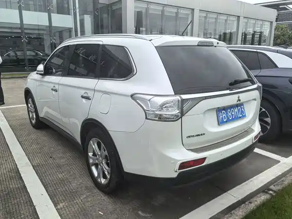 Mitsubishi Outlander 2015