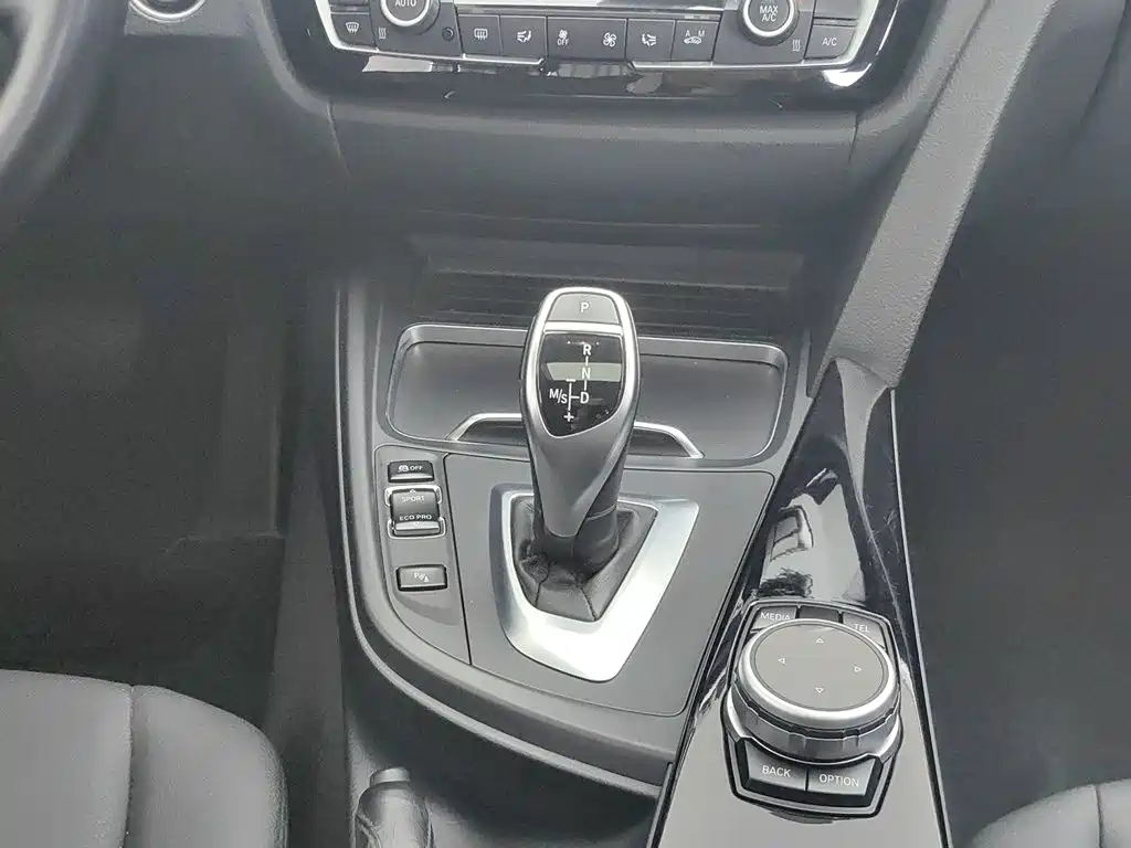 BMW 3 Series 2017 — фото 13