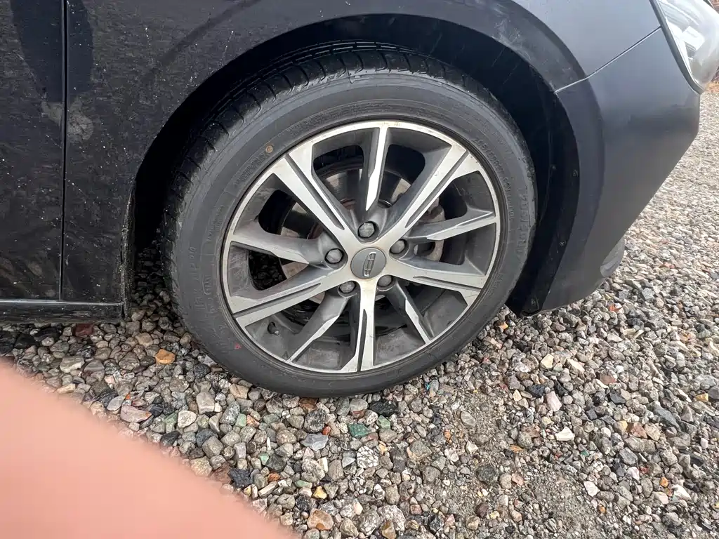 Geely Emgrand 2022
