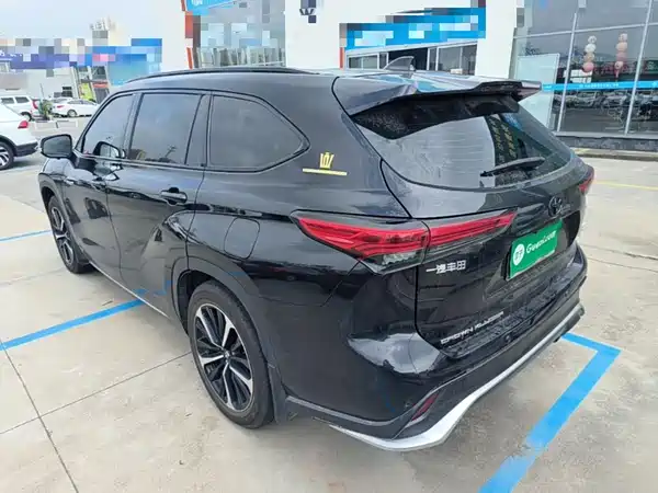 Toyota Crown Kluger 2022
