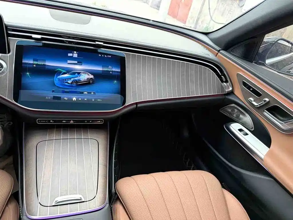Mercedes-Benz E-Class 2024 — фото 11