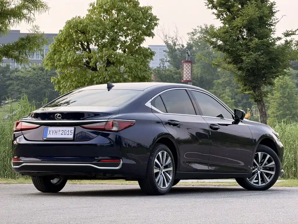 Lexus ES 2021 — фото 20