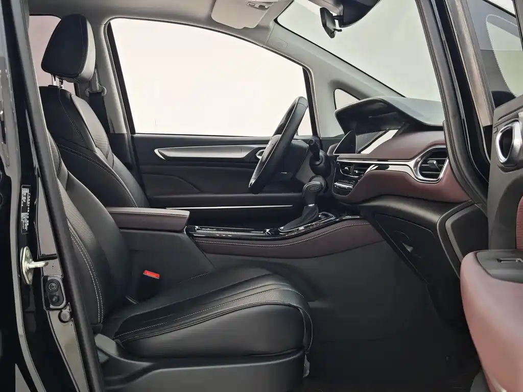 GAC Motor Trumpchi M6 2024 — фото 11