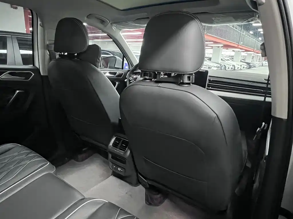 Volkswagen Tiguan L 2023 — фото 11