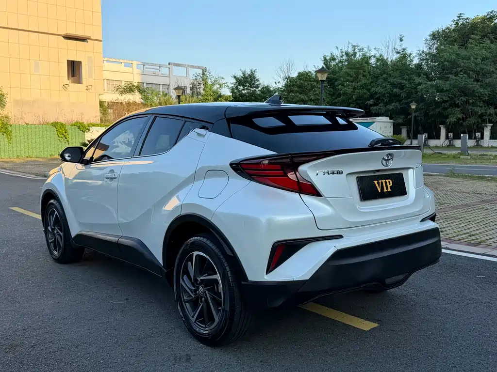 Toyota C-HR 2021 — фото 8