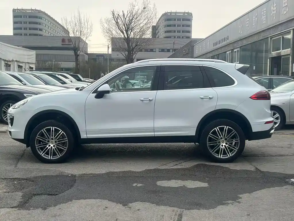 Porsche Cayenne 2016 — фото 10