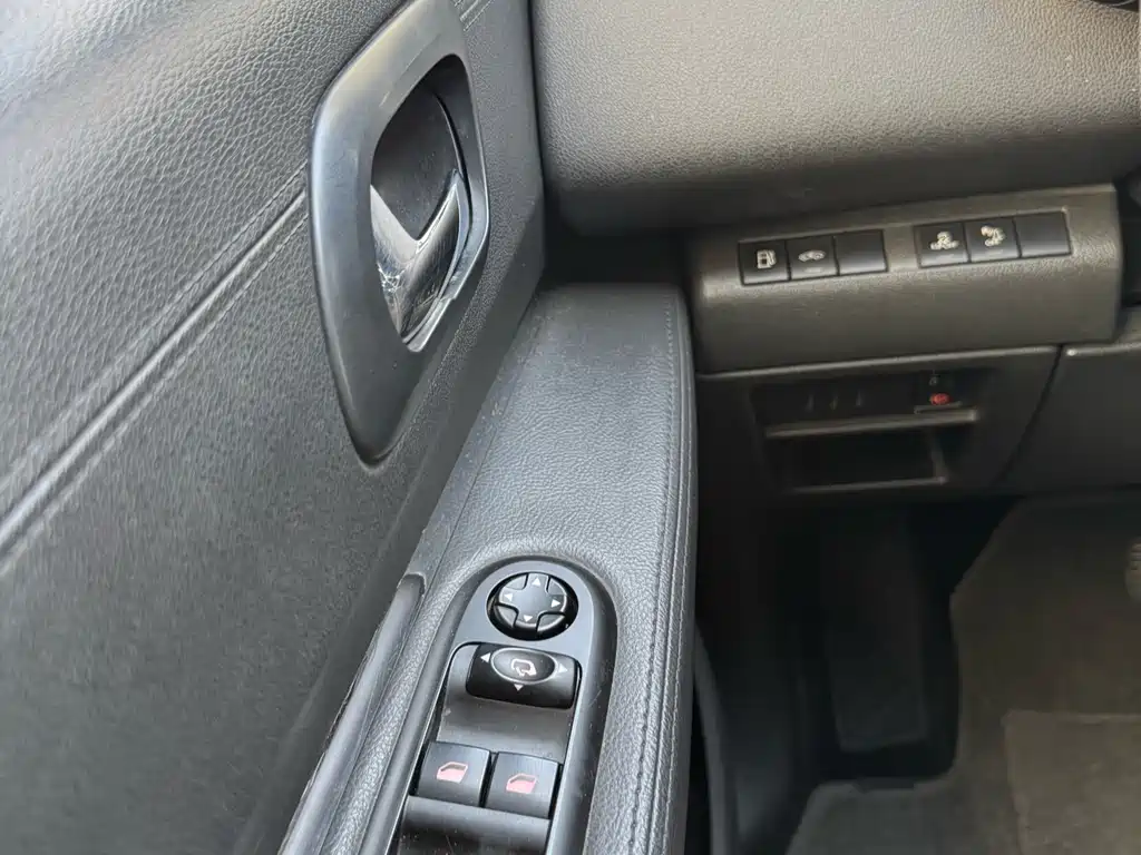 Peugeot 3008 2015 — фото 12