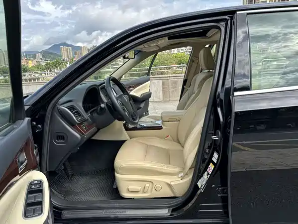 Toyota Crown 2018