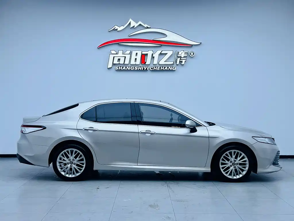 Toyota Camry 2020 — фото 8