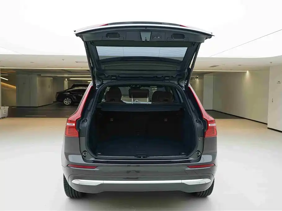Volvo XC60 2022 — фото 6