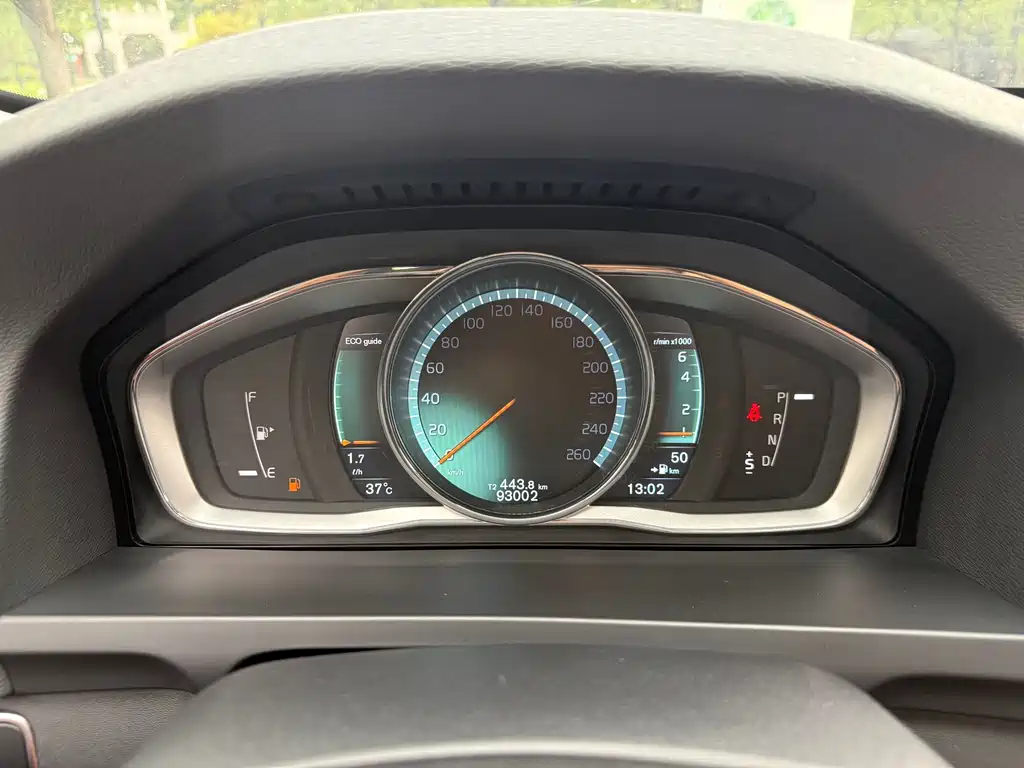Volvo S60 2015 — фото 14