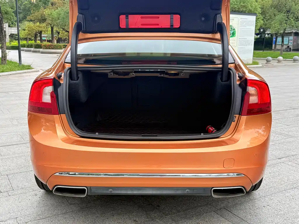 Volvo S60 2015 — фото 20