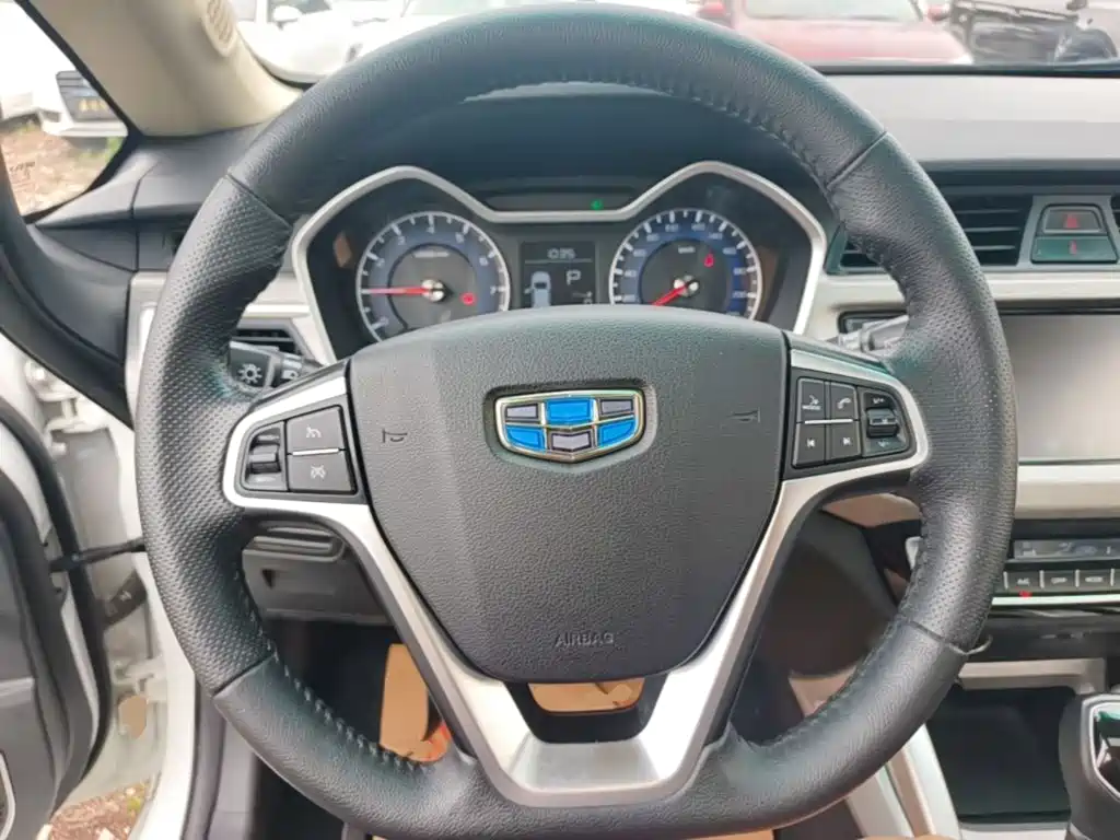 Geely Vision X3 2019 — фото 11